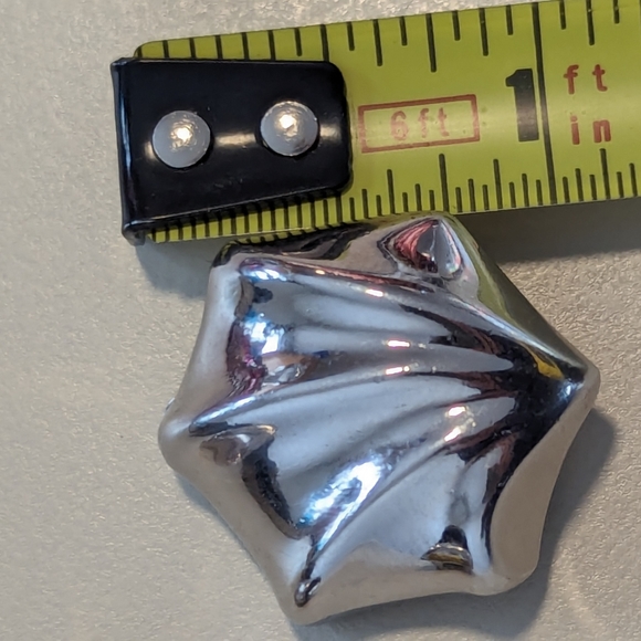 Vintage Vendome Silver Tone Clip On Shell Earrings - Picture 4 of 4